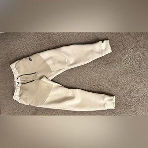 Nike tech bottom beige